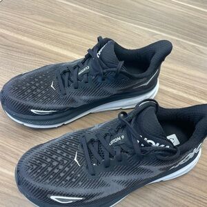 Hoka One One black Clifton 9 Running Shoes size 8D